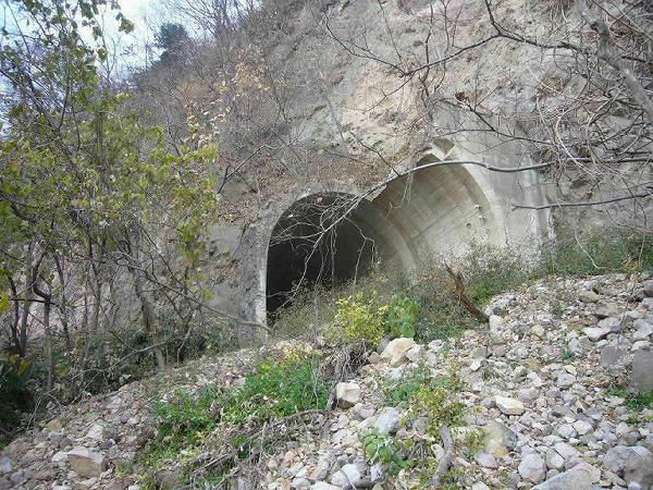 Re: 坂東橋から見えるトンネル (画像サイズ: 600×450 98kB)