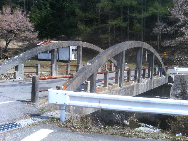 長野県道２１１の小さな橋 (画像サイズ: 640×480 76kB)