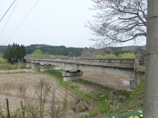 古い橋 (画像サイズ: 320×240 31kB)